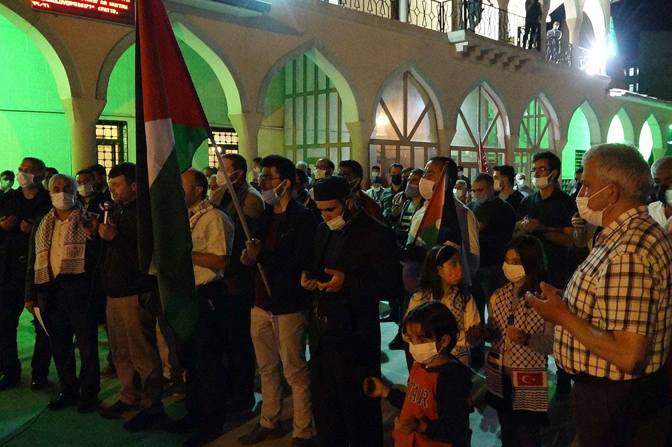 Van'da Kudüs'e destek programları devam ediyor Van'da Kudüs'e destek programları devam ediyor